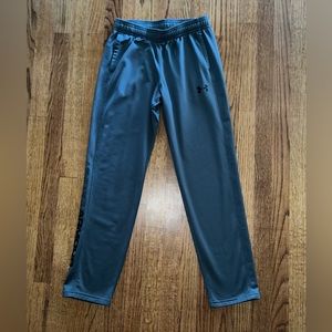 Under Armour boy’s loose fitting sweatpants, size large, good condition